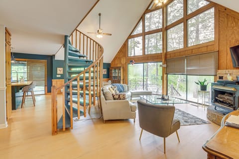 Living Room | Free WiFi | Central Heating & A/C | 1st Floor