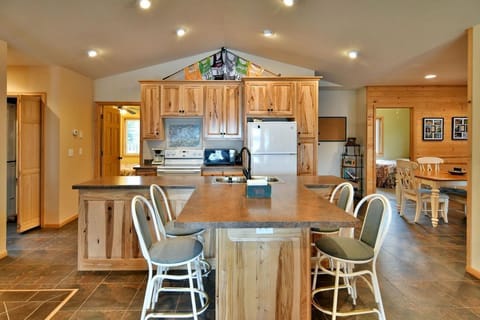 Additional seating for four in the kitchen