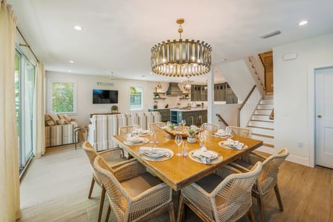 Pirates Cove Dining Table