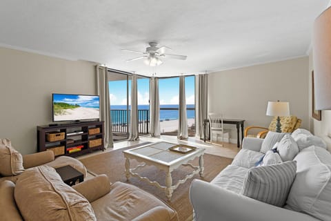 Mainsail 154 Living Room