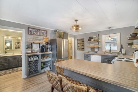 Kitchen - alternate view