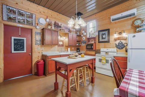 Fully equipped Country Kitchen