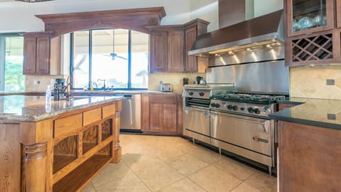 Gorgeous large island & chef's gas range for grand meals 