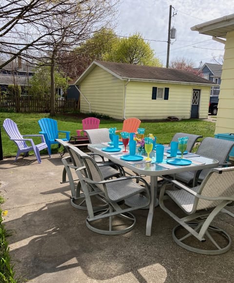 Back Patio (includes gas BBQ grill not shown)