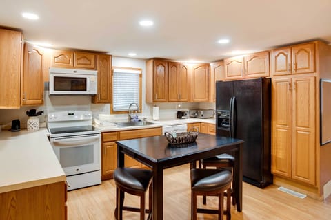 Kitchen | Fully Equipped