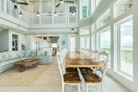 Enjoy meals with gorgeous beachfront views