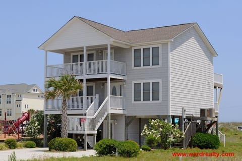 Mermaid Avenue Streetside Exterior