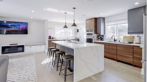 kitchen walkout to deck with dining table and chairs