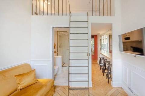 Acces Mezzanine