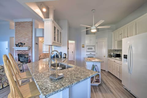 Kitchen | Fully Equipped | Cooking Basics | Breakfast Bar