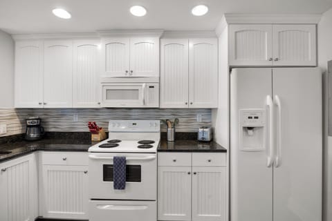 Kitchen, fully stocked with cooking/eating/drinking utensils