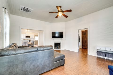 Living Room | Central A/C & Heating | Smart TV
