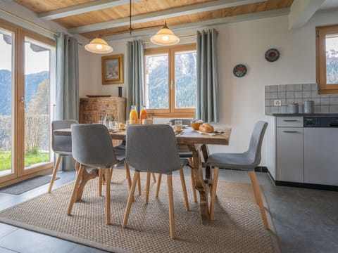 Table, Property, Window, Furniture, Cabinetry, Plant, Wood, Chair, Interior Design, Lighting