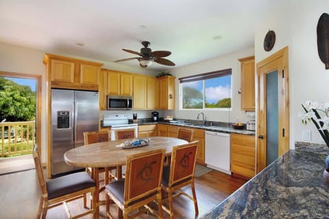 Gourmet island kitchen - cook family feasts in Poipu paradise