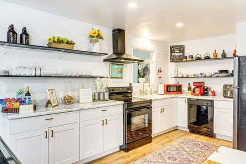 Fully Equipped Kitchen | Blender | Pots & Pans