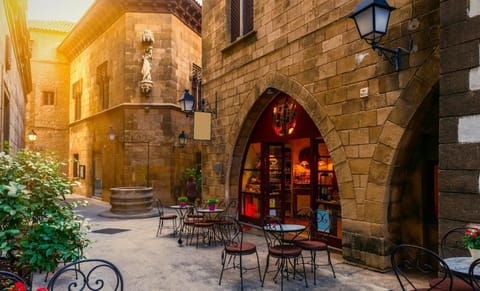 Old Town area located at 1 minute walking! 