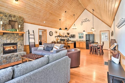 Living Room | Gas Fireplace