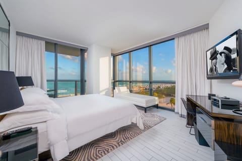 Full Oceanfront Master Bedroom overlooking the Ocean!