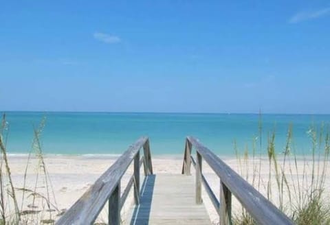LIDO BEACH IS A 5 MINUTE WALK FROM THE APARTMENT