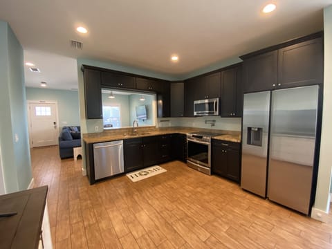 Samsung appliance suite, granite countertops, soft-close drawers/cabinets