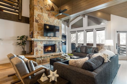 Living Room, Indoors, Room, Furniture, Couch