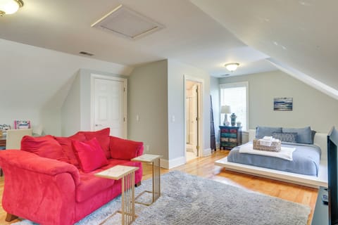 Summerville Vacation Rental | Studio | 1BA | 375 Sq Ft | Stairs Required