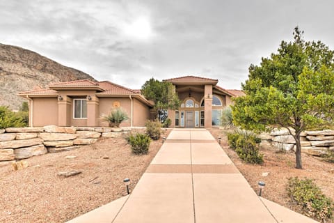 Hurricane Vacation Rental | 3BR | 2BA | 2,668 Sq Ft | Step-Free Access