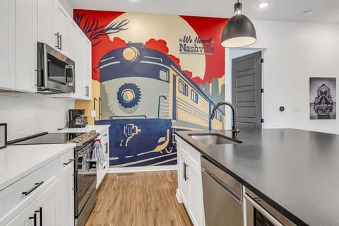 ALL ABOARD! Music City Inbound! 