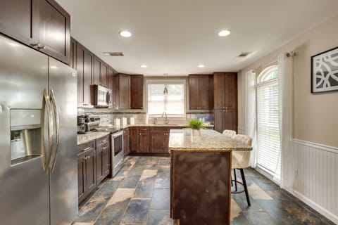 Fully Equipped Kitchen | Toaster