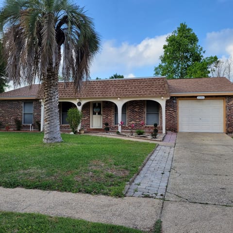 Welcome to our Charming Pensacola Rental.