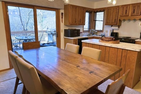 Dining Room table with seating for 6.