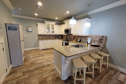 Spacious, well-equipped kitchen