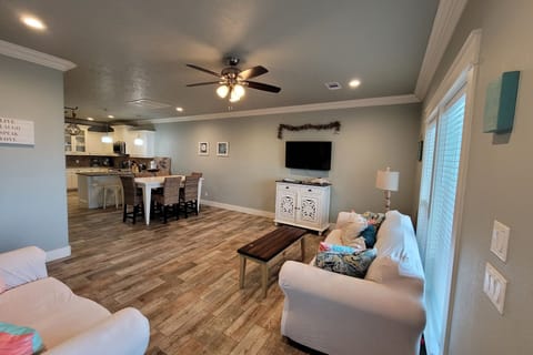 Welcome to Salty Suites Cottage 6!