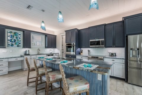 Snook Lookout - closer look at kitchen area