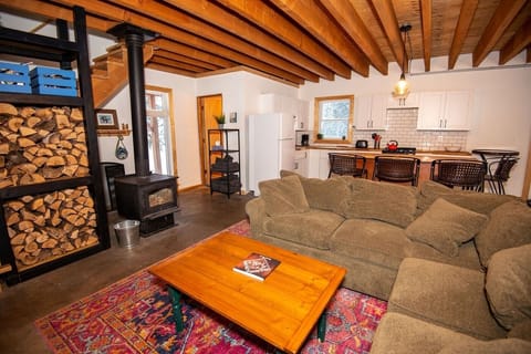 Nice big table for puzzles, books or some card games.