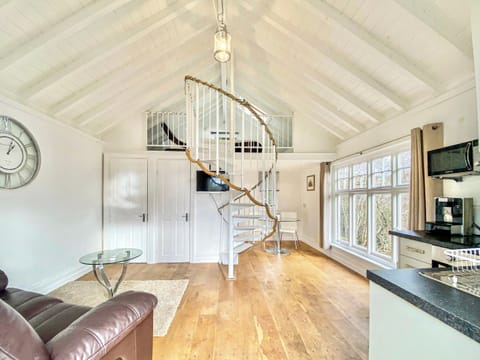 Open plan living space | The Hazeling Hideaway, Slad, near Stroud