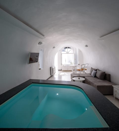 Hot tub and living room