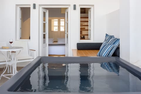 Hot tub and outdoors area