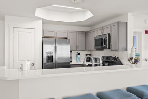 Kitchen with Breakfast Bar