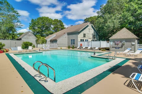 Mashpee Vacation Rental | 2BR | 2BA | 2 Steps Required for Entry | 1,040 Sq Ft