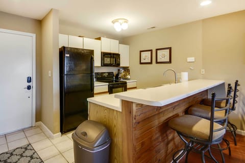 Kitchen | Cooking Basics | Bar Seating