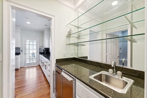 Wetbar with ice maker and wine fridge. Did someone say frozen margaritas?!