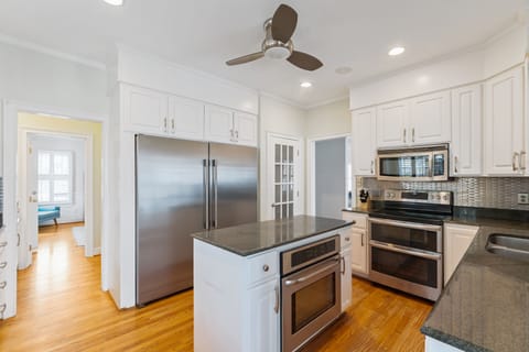 Fully stocked kitchen with 2 ovens!