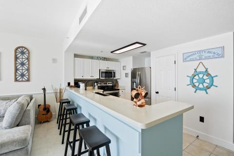 There is a dining table, perfect for enjoying a meal or playing a game, as well as additional breakfast bar seating.