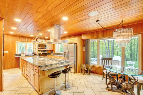 Kitchen & Dining Area | Free WiFi | Central A/C & Heating