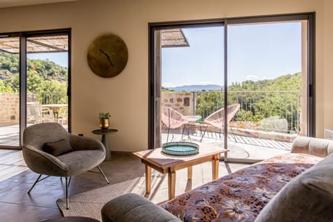 Living Room / Lounge