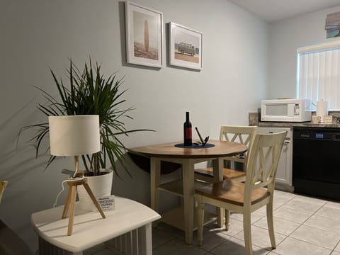 Cozy "Venus" Condo Just Steps From the Beach Apartment in Cape Canaveral