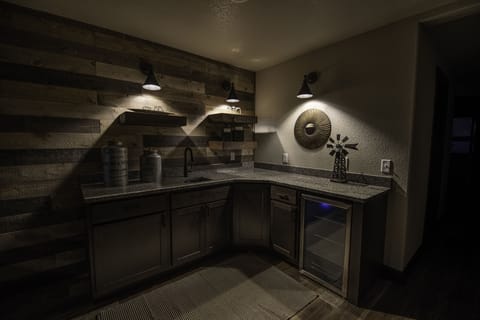 Lower level wet bar.