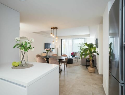 Plant, Building, Houseplant, Flowerpot, Table, Flower, Wood, Interior Design, House, Living Room