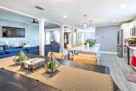 Additional Dining Area | Breakfast Table